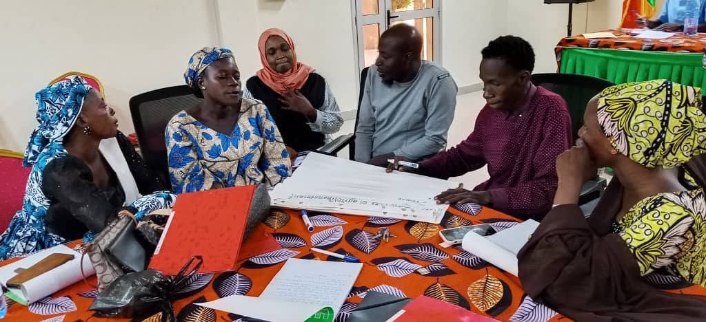 Travaux de groupe lors de la formation sur la qualité de l’eau, août 2026.