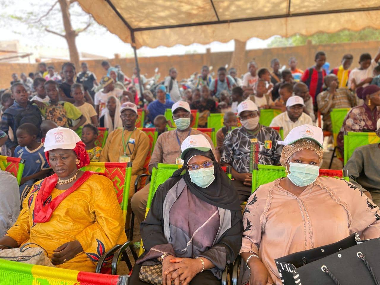 Public réuni à Kati pour l’émission communautaire consacrée aux urgences sanitaires, 22 avril 2026.